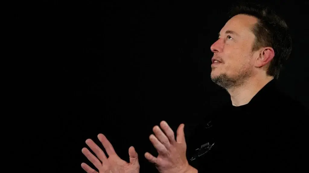 Elon-Musk-fin-voiture-electrique-Apple-Mercedes